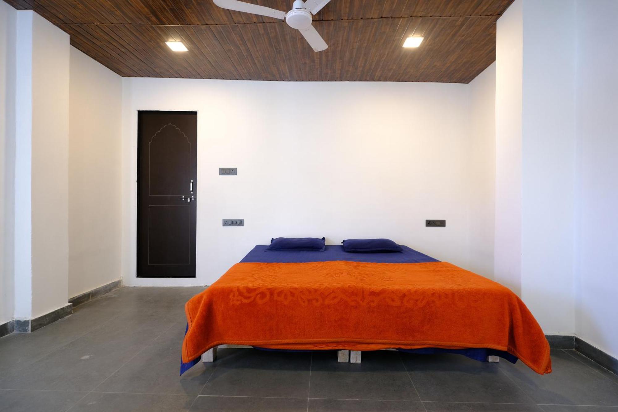 Queen Room,1743262656:JPEG