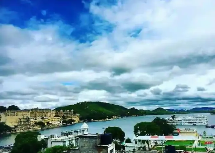 The Hostel Crown Udaipur